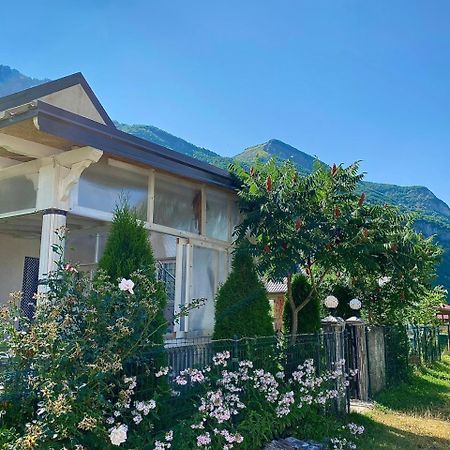 Lola Guest House Vuthaj エクステリア 写真