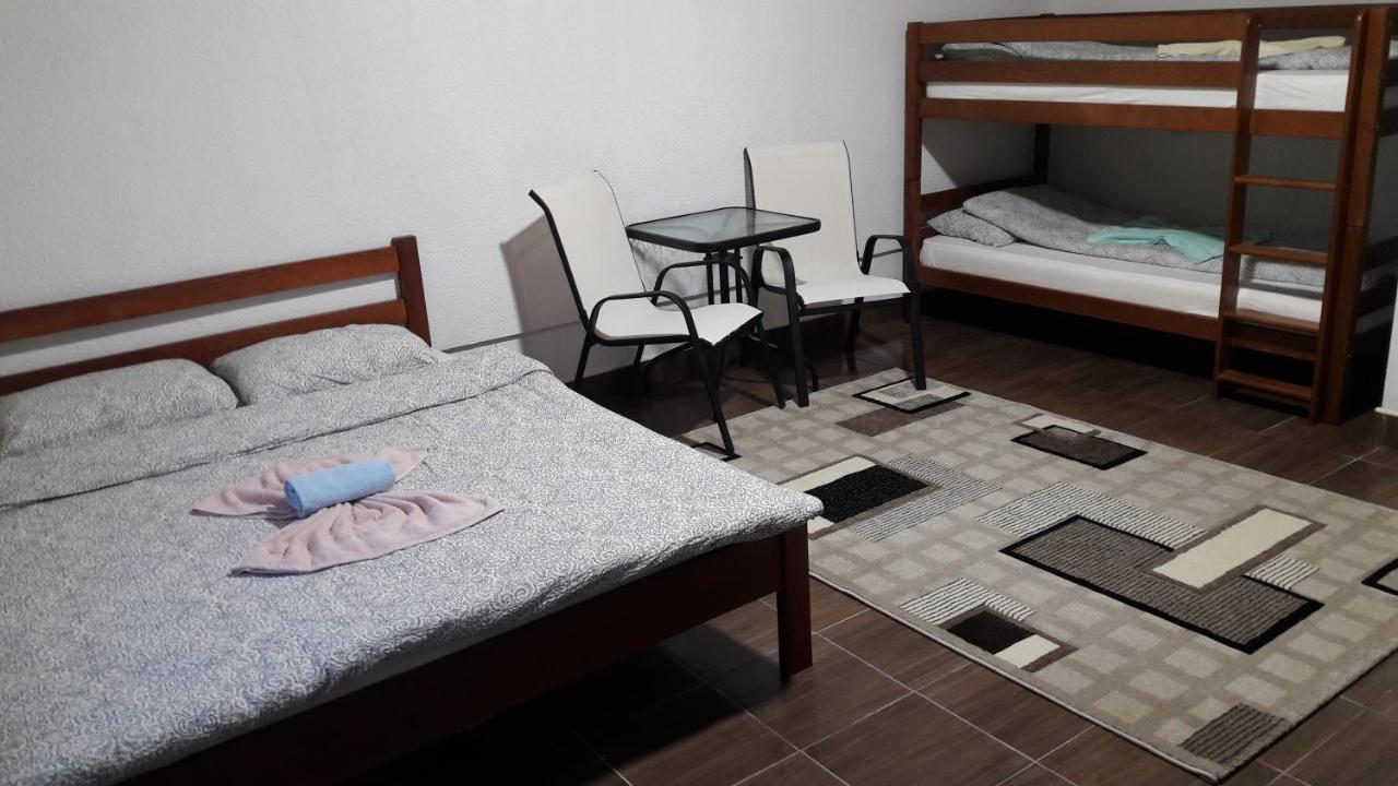 Lola Guest House Vuthaj エクステリア 写真