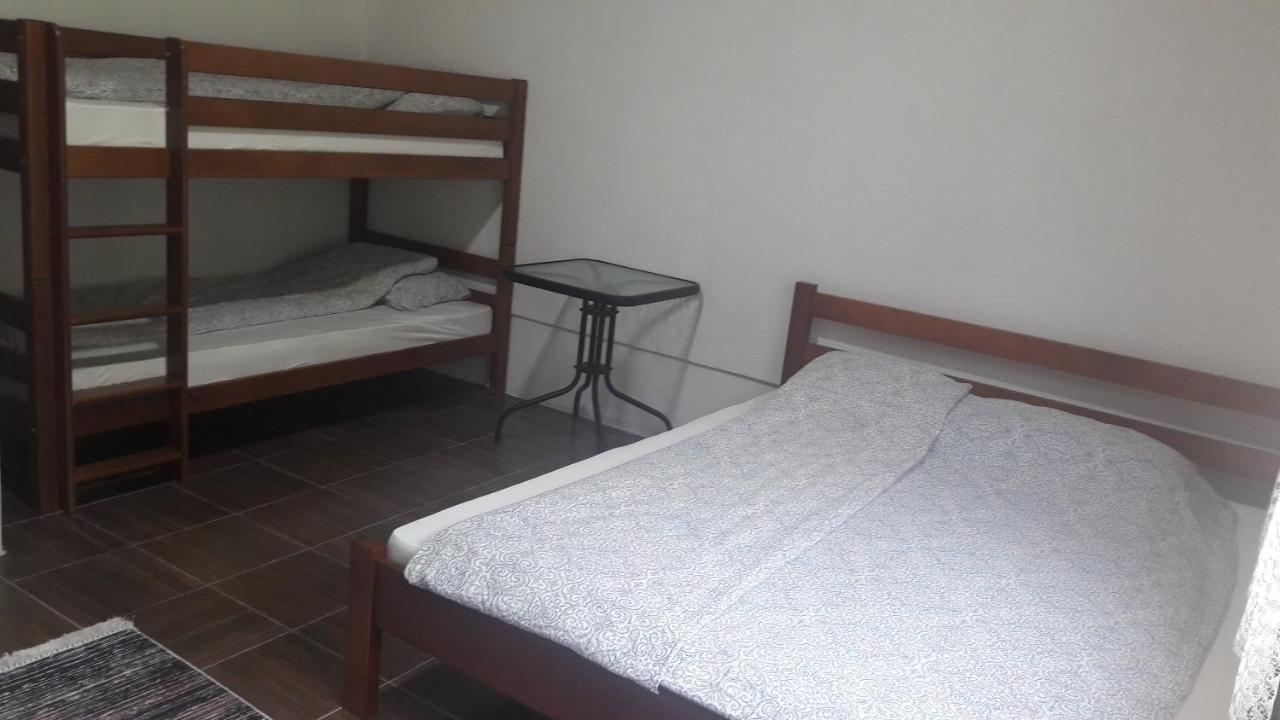 Lola Guest House Vuthaj エクステリア 写真