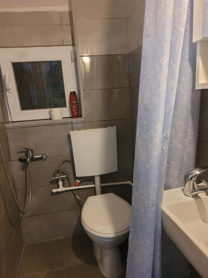 Lola Guest House Vuthaj エクステリア 写真
