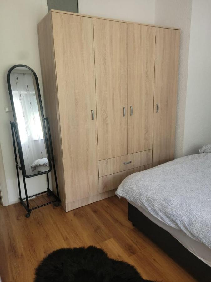 Lola Guest House Vuthaj エクステリア 写真