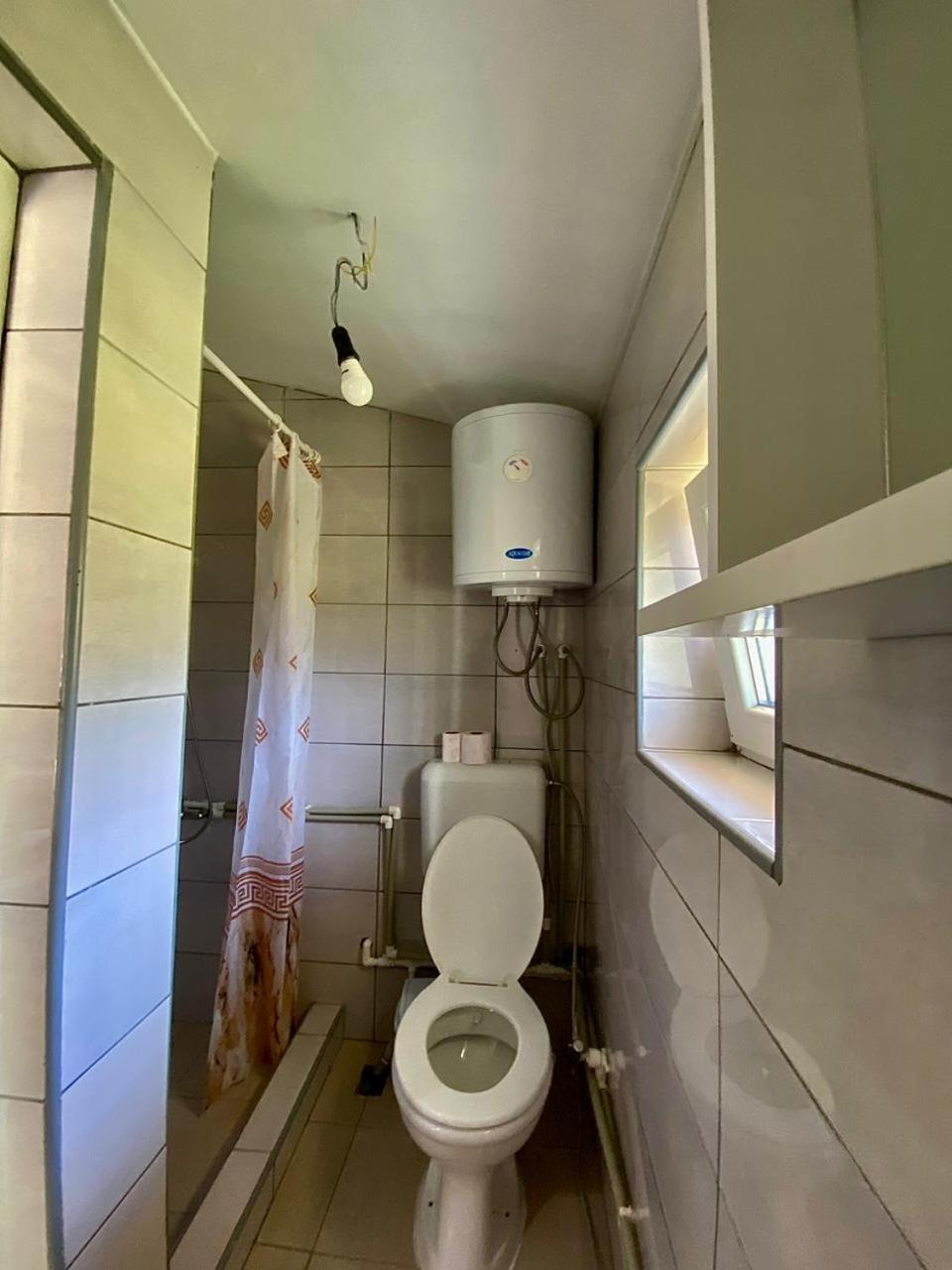Lola Guest House Vuthaj エクステリア 写真
