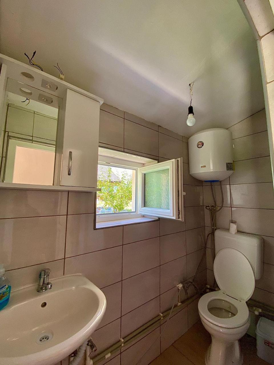 Lola Guest House Vuthaj エクステリア 写真