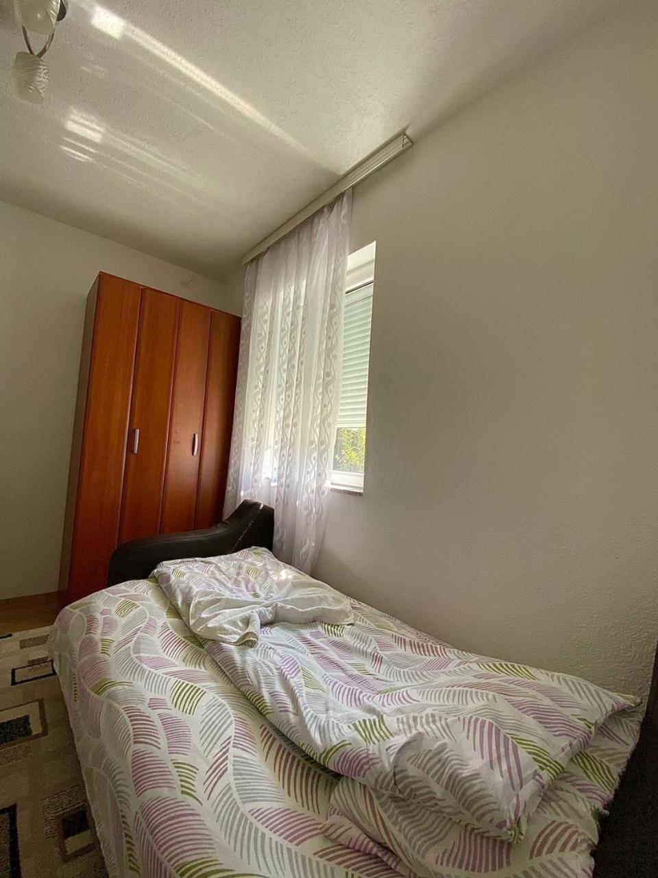 Lola Guest House Vuthaj エクステリア 写真