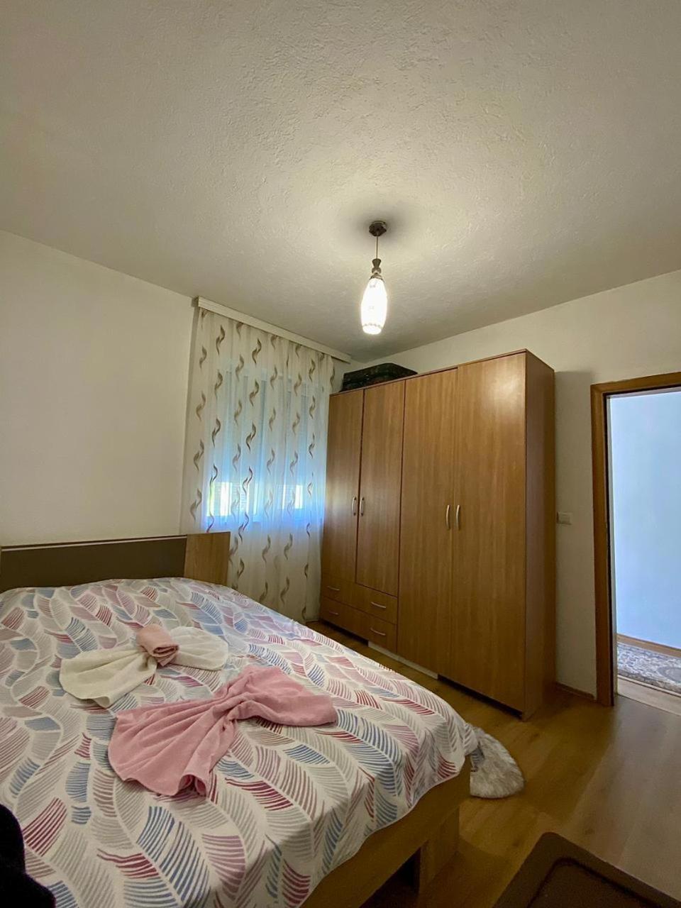 Lola Guest House Vuthaj エクステリア 写真