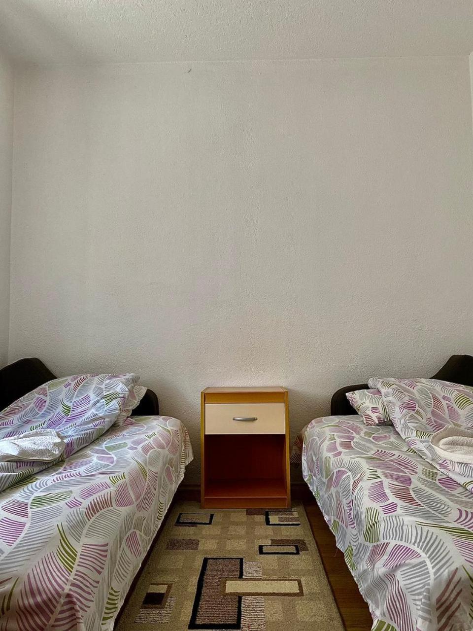 Lola Guest House Vuthaj エクステリア 写真