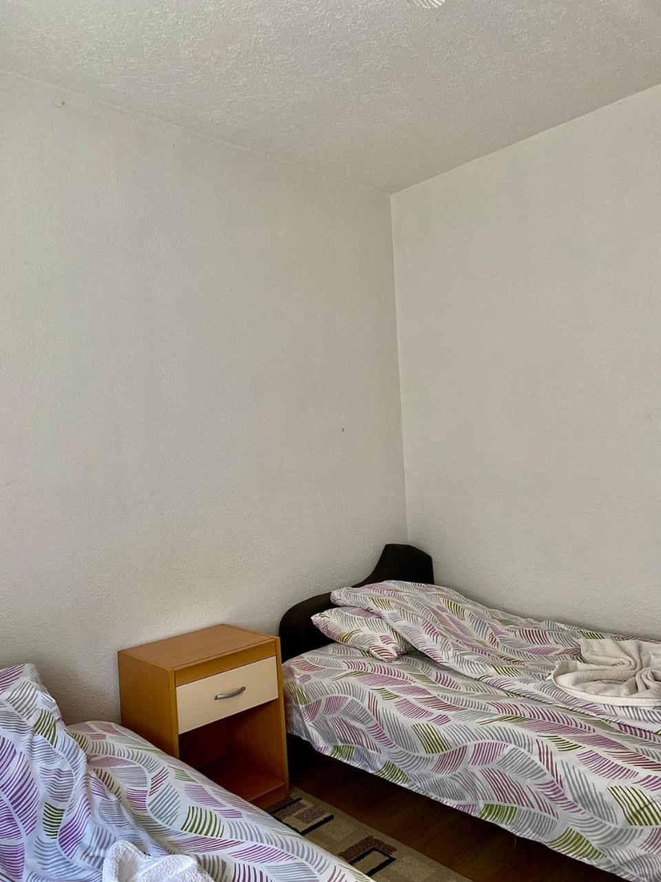 Lola Guest House Vuthaj エクステリア 写真